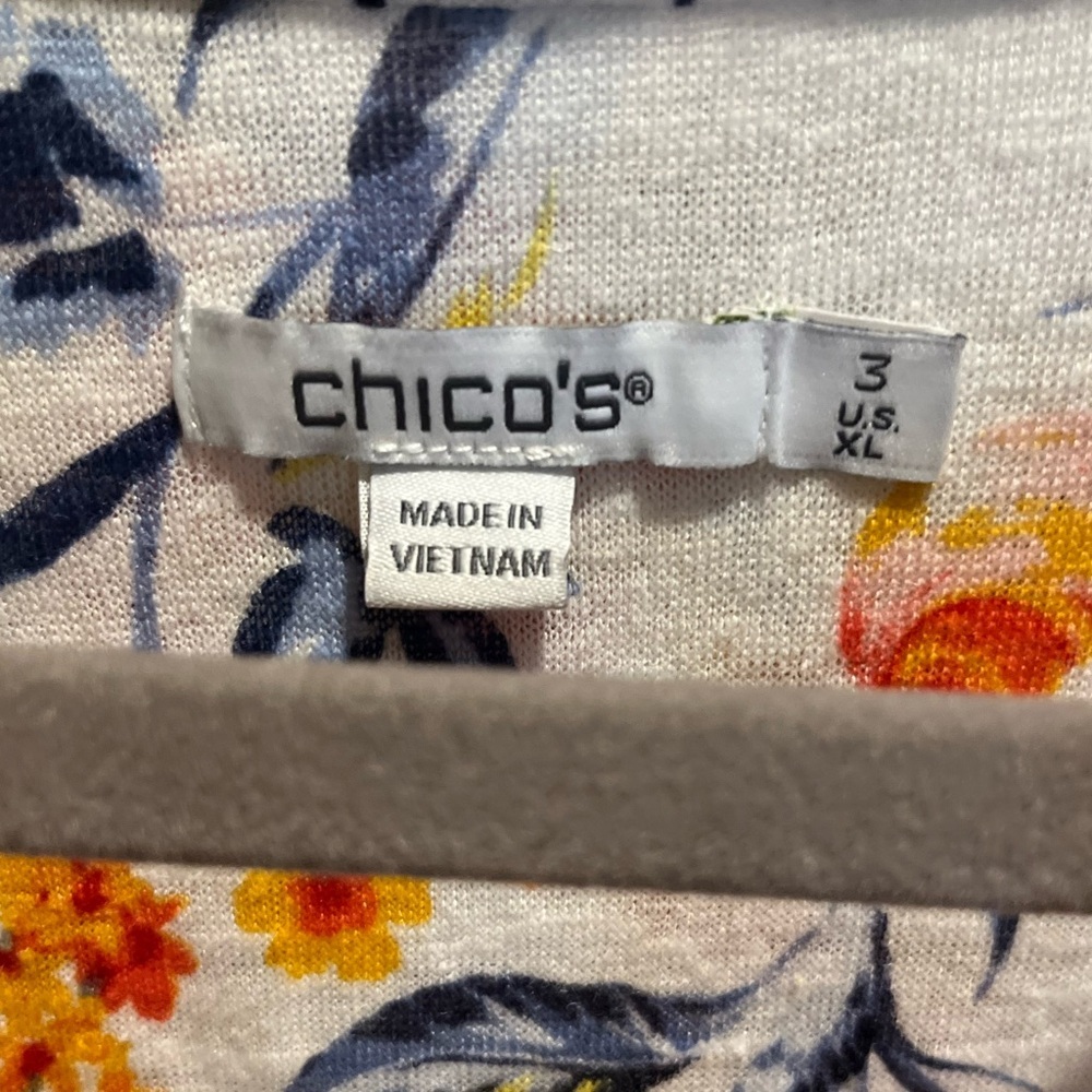 127. WOMENS CHICO’S 3/XL DETAIL TOP - Picture 6 of 8